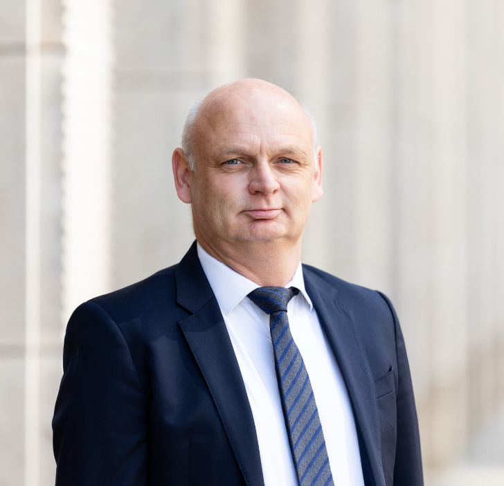 Dr. Ulrich Gores